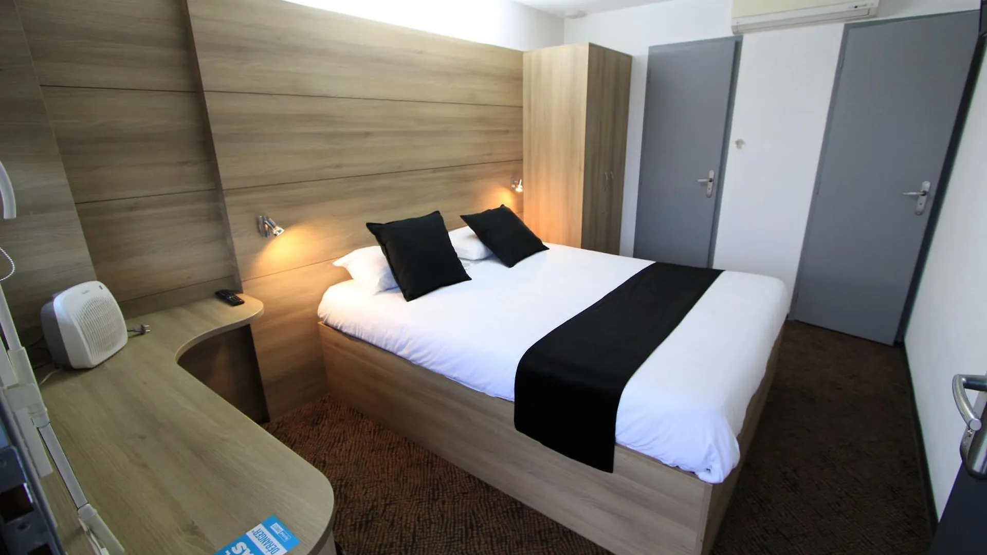 Enzo Hotels Loudeac By Kyriad Direct 2*,  프랑스